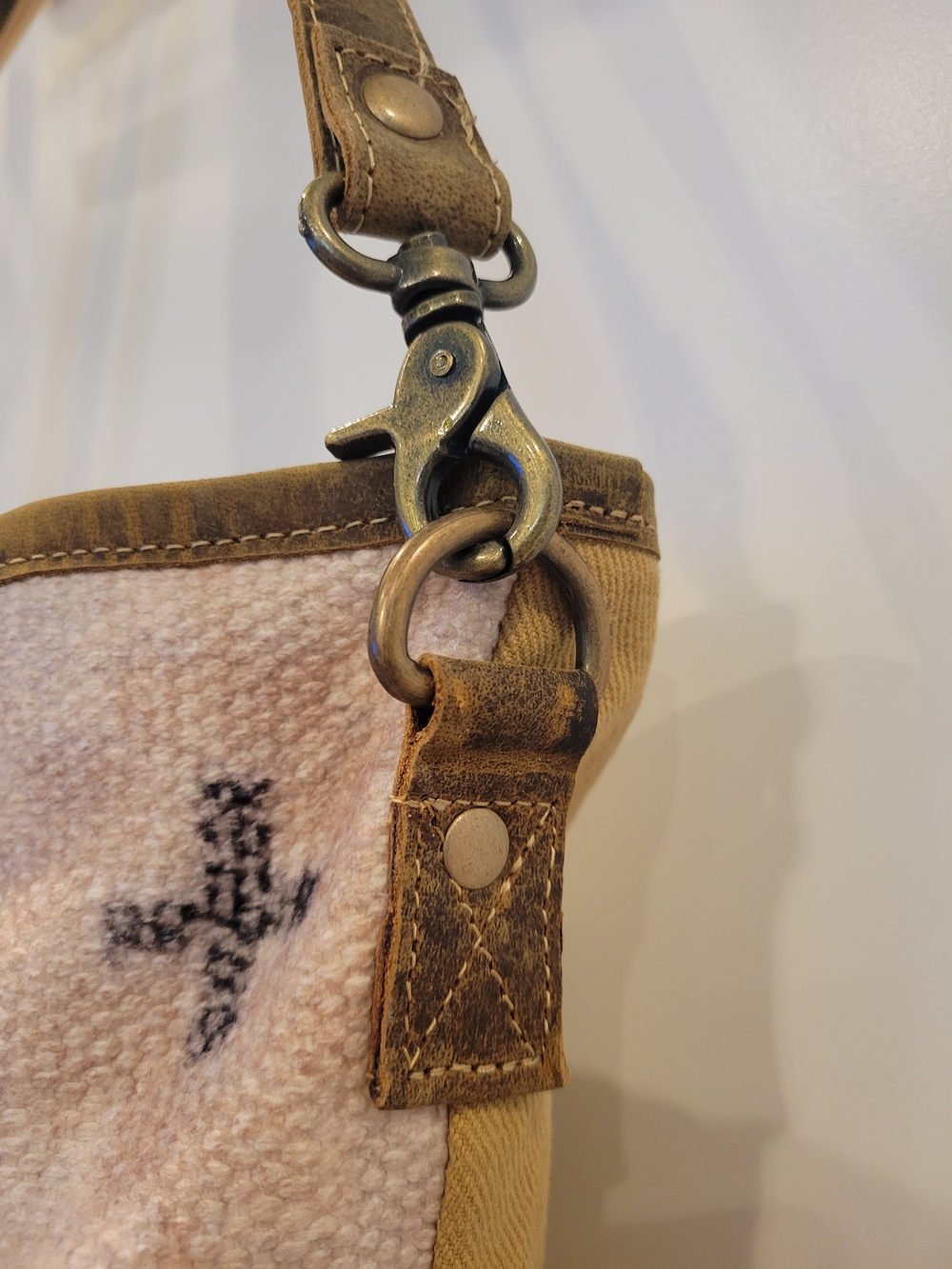 Myra Bag NWT Boho Aztec Canvas Shoulder Bag in Beige and Brown - Picture 4 of 6